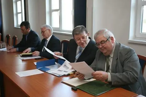 Holding konferencia Gödöllőn 496x330 2 0401