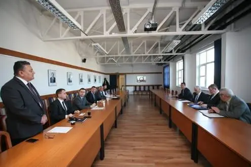 Holding konferencia Gödöllőn 496x330 3 0401